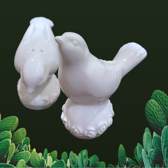 Ceramic Salt and Pepper Shaker Set 2 White Love Bird On Flower Stand 3”T - Picture 8 of 10